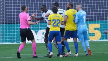 国际足联-迪亚哈比：对方曾问 若卡拉道歉比赛能否继续