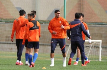 北美世界杯-泰山集结石柯伤愈跟队合练 5大新援融入成第1课题